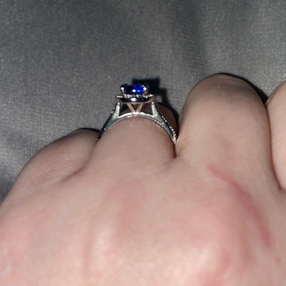 Ladies size 7 silver, cubic zirconia with halo setting and CZ’s along the sides - Picture 3 of 7